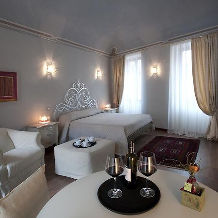 Bed and Breakfast Vinoteca La Sacrestia Альба Номер фото